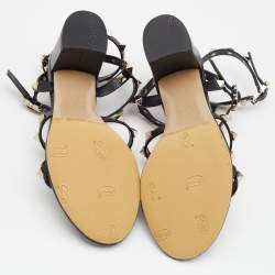 مملوكة مسبقًا صندل فالنتينو جلد أسود روكستد بسيور كعب مربع سميك مقاس 38