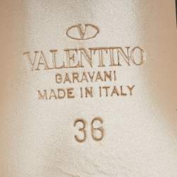 مملوكة مسبقًا صندل فالنتينو جلد أسود روكستد بسيور كعب مربع سميك مقاس 38