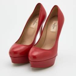 مملوكة مسبقًا حذاء كعب عالي فالنتينو جلد أحمر نعل سميك مقاس 39