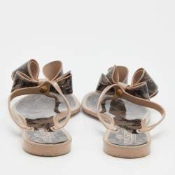 Pre Owned Valentino Beige/Black Lace Print PVC Bow Thong Sandals Size 36