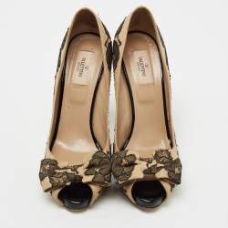 Pre Owned Valentino Beige/Black Lace and Raffia Bow Peep-To Pumps Size 41