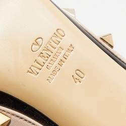 مملوكة مسبقًا Valentino Black/Beige Patent and Leather Rockstud Ankle Strap Pumps Size 40