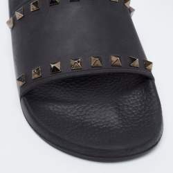Pre Owned Valentino Black Rubber Rockstud Slides Size 40