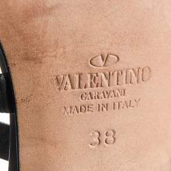 Pre Owned Valentino Black Leather Rolling Rockstud Sandals Size 38