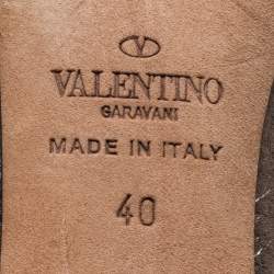 مملوكة مسبقًا Valentino Metallic Grey Leather Rockstud Pumps Size 40