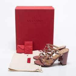 Pre Owned Valentino Pink Patent Leather Rockstud Sandals Size 35.5