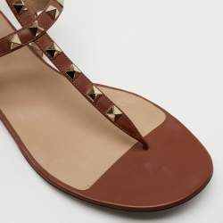 Pre Owned Valentino Brown Leather Rockstud Flat Thong Sandals Size 38
