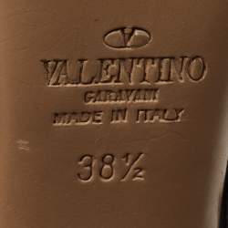 مملوكة مسبقًا Valentino Black Leather Rockstud Ankle Strap Pumps Size 38.5