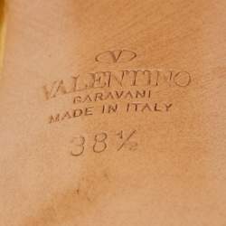 Pre Owned Valentino Gold Leather Rockstud Slides Size 38.5