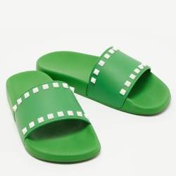 Pre Owned Valentino Green Rubber Rockstud Flat Slides Size 39