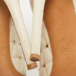 Pre Owned Valentino Cream Quilted Leather Rockstud Embellished Pointed Toe Pumps Size 36