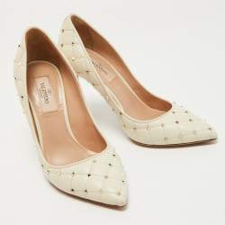 Pre Owned Valentino Cream Quilted Leather Rockstud Embellished Pointed Toe Pumps Size 36