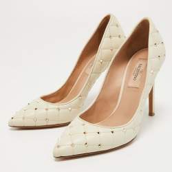 Pre Owned Valentino Cream Quilted Leather Rockstud Embellished Pointed Toe Pumps Size 36