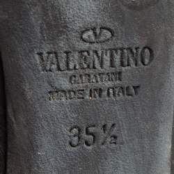 مملوكة مسبقًا Valentino Black Leather Rockstud Ankle Strap Pumps Size 35.5