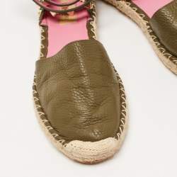 مملوكة مسبقًا Valentino Dark Green Leather Rockstud Espadrille Flats Size 39