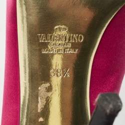 Pre Owned Valentino Pink/Black Satin Flower Applique Peep Toe Pumps Size 38.5