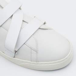 مملوكة مسبقًا حذاء رياضي فالنتينو روكستد جلد وردي/أبيض عنق منخفض مقاس 37.5