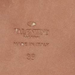 Pre Owned Valentino Pink Fur and Leather Rockstud Flat Sandals Size 39