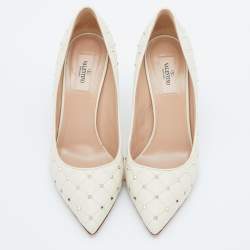 Pre Owned Valentino Off White Quilted Leather Rockstud Spike Pumps Size 39.5