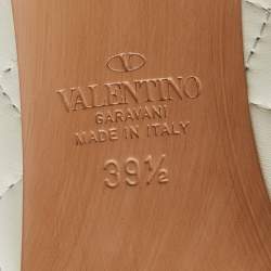 Pre Owned Valentino Off White Quilted Leather Rockstud Spike Pumps Size 39.5