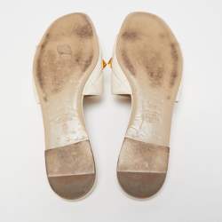 Pre Owned Valentino Cream Quilted Leather Roman Stud Flat Slides Size 40.5