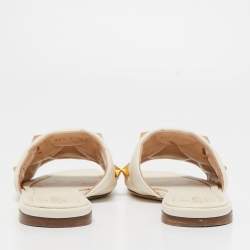 Pre Owned Valentino Cream Quilted Leather Roman Stud Flat Slides Size 40.5