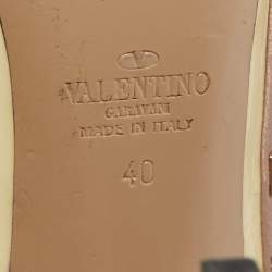 Pre Owned Valentino Cream/Dusty Pink Patent and Leather Rockstud Ankle Strap Pumps Size 40