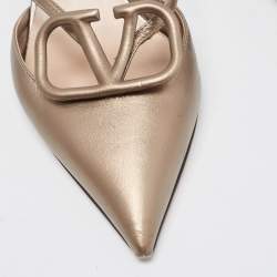 مملوكة مسبقًا Valentino Metallic Leather V LOGO Mules Size 36.5