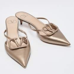 مملوكة مسبقًا Valentino Metallic Leather V LOGO Mules Size 36.5