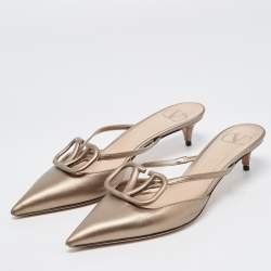 مملوكة مسبقًا Valentino Metallic Leather V LOGO Mules Size 36.5