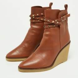 مملوكة مسبقًا Valentino Brown Leather Rockstud Wedge Ankle Boots Size 41