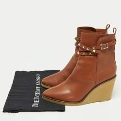 مملوكة مسبقًا Valentino Brown Leather Rockstud Wedge Ankle Boots Size 41