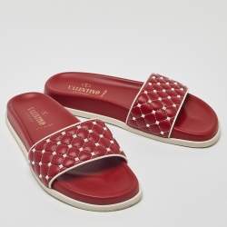 Pre Owned Valentino Red/White Quilted Leather Rockstud Pool Slides Size 37.5