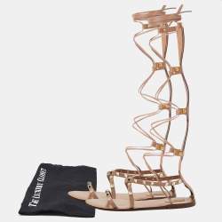 مملوكة مسبقًا Valentino Beige Leather Rockstud Gladiator Flat Sandals Size 41