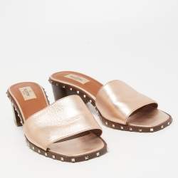 Pre Owned Valentino Rose Gold Leather Soul Rockstud Slide Sandals Size 39
