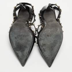 مملوكة مسبقًا Valentino Black Patent and Leather Rockstud Pumps Size 39