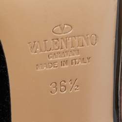 مملوكة مسبقًا Valentino Black/Beige Patent Leather And Leather Rockstud Ankle Strap Pumps Size 36.5