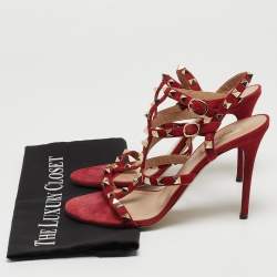 مملوكة مسبقًا Valentino Red Suede Rockstud Ankle Strap Sandals Size 39