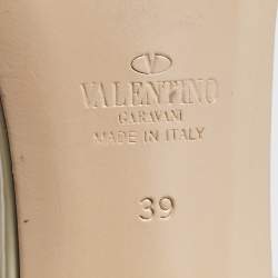 Pre Owned Valentino Cream Patent Leather Rockstud Sandals Size 39