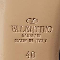 Pre Owned حذاء كعب عالي فالنتينو روكستد جلد وردي فاتح/ أزرق كحلي بحزام للكاحل مقاس 40