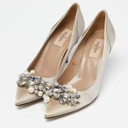 Pre Owned Valentino Grey Satin Crystal and Faux Pearl Embellished Pumps Size 37.5