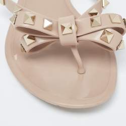Pre Owned Valentino Pink Rubber Rockstud Bow Thong Flats Size 35