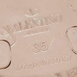 Pre Owned Valentino Pink Rubber Rockstud Bow Thong Flats Size 35