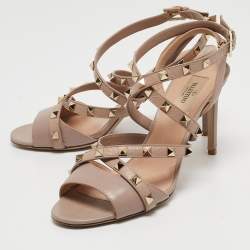 مملوكة مسبقًا Valentino Beige Leather Rockstud Ankle Strap Sandals Size 38.5