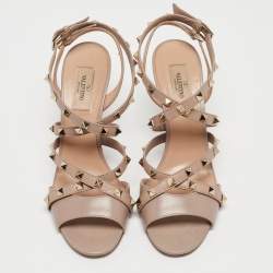 مملوكة مسبقًا Valentino Beige Leather Rockstud Ankle Strap Sandals Size 38.5