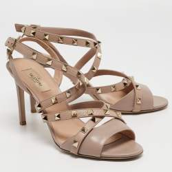 مملوكة مسبقًا Valentino Beige Leather Rockstud Ankle Strap Sandals Size 38.5