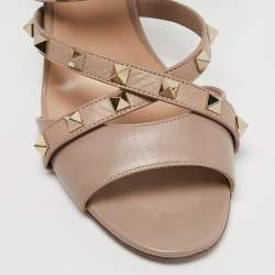 مملوكة مسبقًا Valentino Beige Leather Rockstud Ankle Strap Sandals Size 38.5
