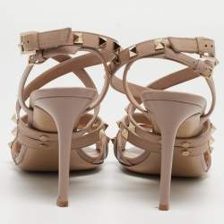 مملوكة مسبقًا Valentino Beige Leather Rockstud Ankle Strap Sandals Size 38.5