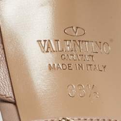 مملوكة مسبقًا Valentino Beige Leather Rockstud Ankle Strap Sandals Size 38.5