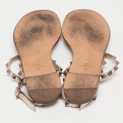 مملوكة مسبقًا Valentino Metallic Gold Leather Rockstud Thong Flat Slides Size 36.5